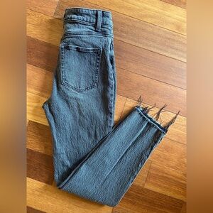 H&M BLACK Wash High Waisted Woman’s Cotton Stretchy Jeans with Frayed Hem Sz 4